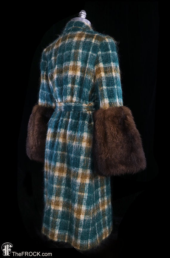 Lilli Ann fur trimmed plaid mohair coat, huge cuf… - image 5