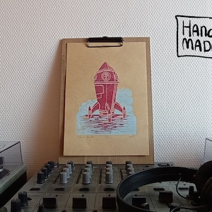 Carta da taglio lino wall art - fatta a mano - Razzo - Originale firmato e numerato - carta kraft strutturata A4