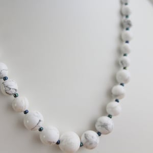 Howlith graduierte Halskette, Frauen Schmuck, Geschenk für beste Freundin, Geburtstagsgeschenk, Geschenk für Mama