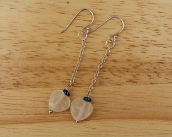 Boucles d'oreilles en quartz craquelé blanc, entretoises en hématite bleue, argent sterling 925, boucles d'oreilles percées, cadeau d'anniversaire pour elle.