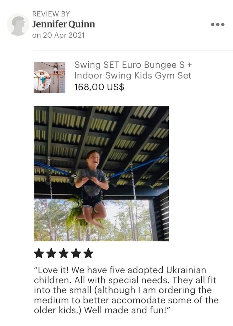 Pode incluir: Um conjunto de baloi&ccedil;o bungee com um sistema de arn&ecirc;s suspenso por cordas el&aacute;sticas azuis presas a uma estrutura superior escura. O equipamento inclui um arn&ecirc;s central para suporte, permitindo movimentos verticais e saltos.