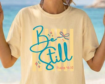 Camiseta Comfort Colors Coquette a rayas “Be Still” / Camiseta cristiana inspiradora | Camiseta de fe de inspiración costera / Camiseta cristiana playera