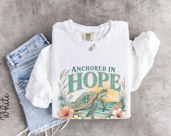 Camiseta con estampado de tortuga marina y colores cristianos "Anclados en la esperanza" / Camiseta de fe costera /
