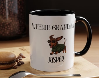 Taza de café personalizada con acento de la abuela Weenie (11 y 15 oz): Taza bicolor