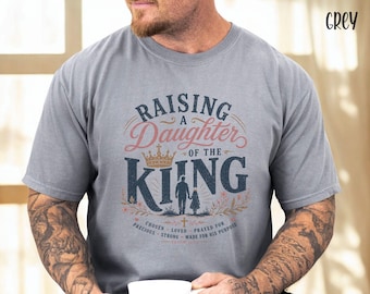 Camiseta Comfort Colors "Criando a una hija del Rey" para papá cristiano / Camiseta para papá de hija Salmo 127 3 / Camiseta para padre e hija