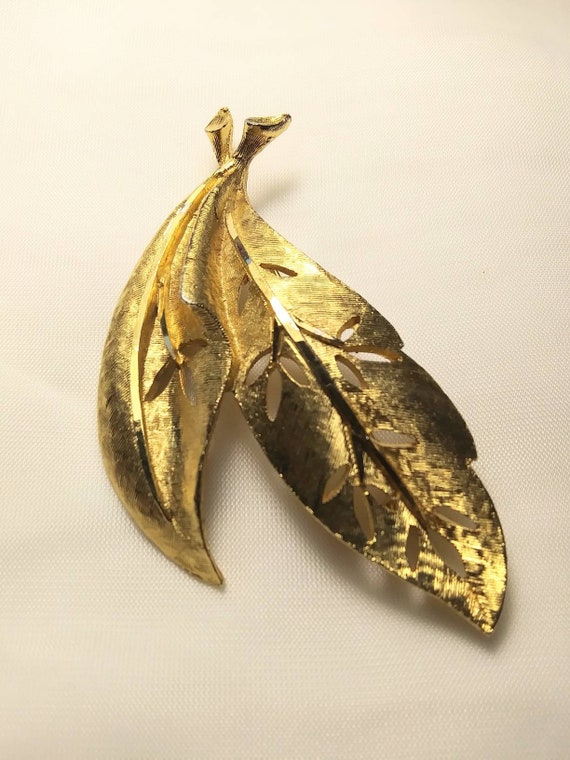 Vintage BSK Gold-tone Double Leaf Brooch - image 2