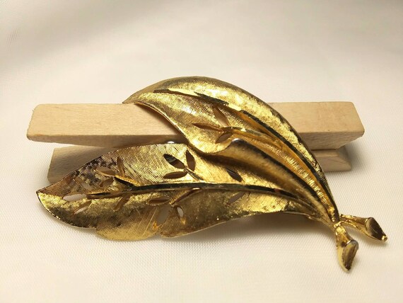 Vintage BSK Gold-tone Double Leaf Brooch - image 3