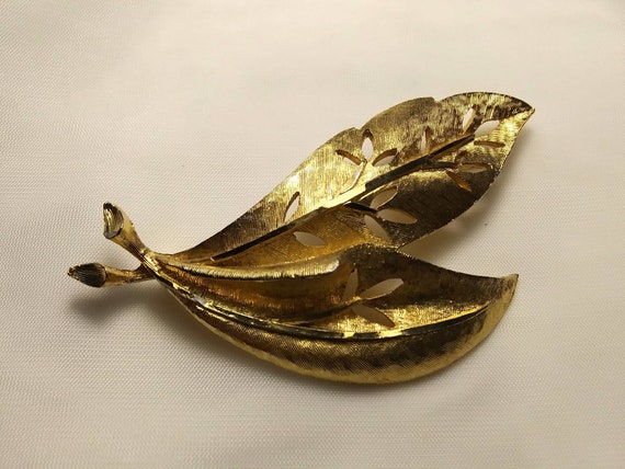 Vintage BSK Gold-tone Double Leaf Brooch - image 7