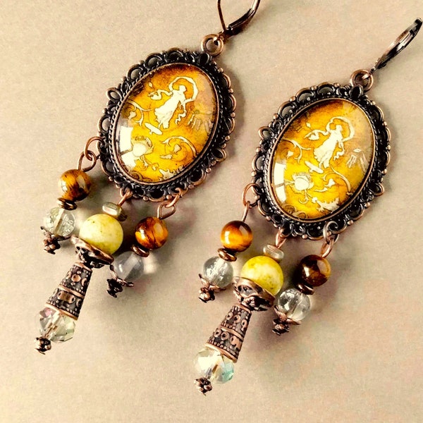 boucles d'oreille baroques "Nymphes" métal cuivre , Allégories sur nacre 18ème siècle ,Jade jaune,Oeil de tigre ,cristal de roche.