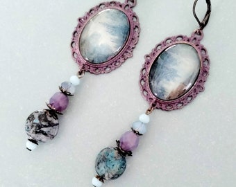 Boucles d'oreilles baroques " Nuages",  Pays Bas 17 ème siècle ,Jaspe bleu et gris, opaline , verre  de Bphême mauve , métal bronze