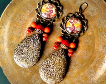 Boucles d'oreille ethniques"Alexandrie", tapisserie copte IVème siècle  ,Howlite rouge, métal bronze , verre indien orange,bois de santal