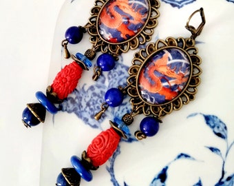 Etnische oorbellen "Meiping", kobaltvaas, rode draken, 18e eeuw, blauw howliet, rode cinnaberparel, bronsmetaal