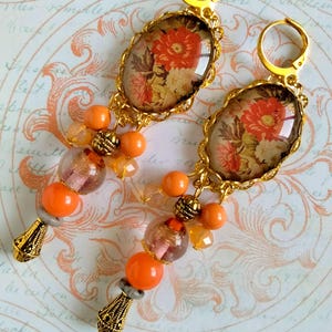 Orecchini vittoriani "Corallo" Bouquet di arazzi inizio XX secolo, vetro di Boemia arancione, giada corallina, vetro di Murano, metallo dorato