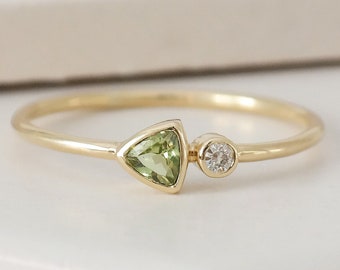 Anel em ouro maciço 14k com peridoto e diamantes, noivado com moissanita, pedra do mês de agosto, delicado anel de peridoto verde, joia delicada de peridoto