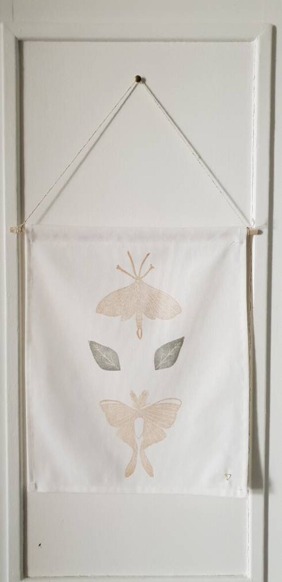 Grand Fanion Motif Cabinet de Curiosités Végétal Insectes Linogravé