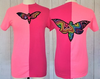 Two Tone T-shirt (Sm) | Split Y2K Roze Tshirt | Psychedelic Moth Lesbian Queer Bi | half en half Mismatched mis match | Straatstijl