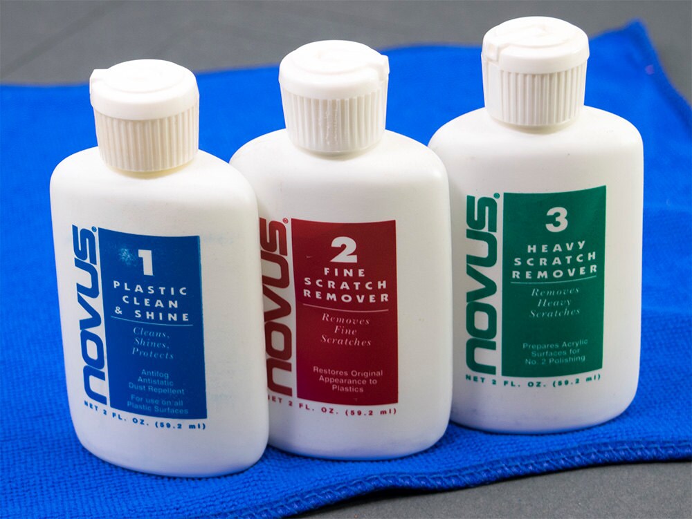 NOVUS 5-Piece Polishing Kit for Plastics, Three 8 oz. Bottles & Two  Microfiber Cloths