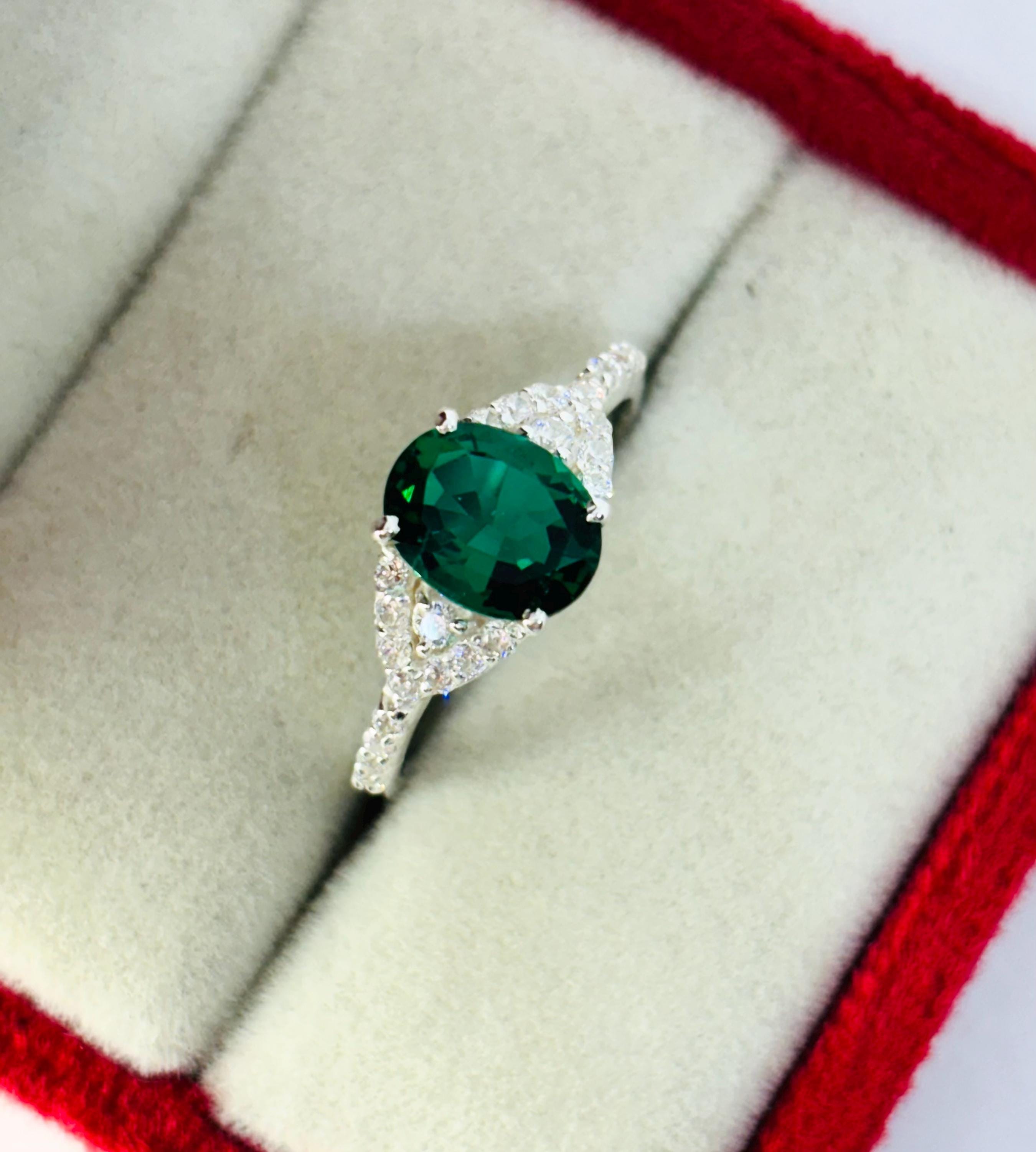 ラボグロウンエメラルド925スターリングシルバーリング、オーバル