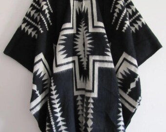 Poncho with Hood | Soft and Comfortable Wool - Dark blue | Native Design | Made by Indigenous Hands