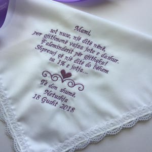 Versione albanese per Mami Ricamo personalizzato Hanky -por gjithmonë vajza jote e dashur- Faleminderit për gjithqka-Confezione regalo gratuita/Codice: 1376