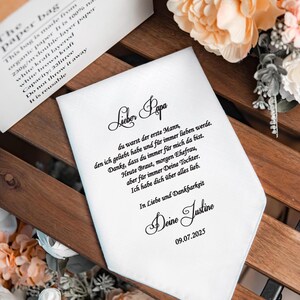 Peut inclure: Un mouchoir blanc avec du texte noir qui dit "Lieber Papa, du warst der erste Mann, den ich geliebt habe und für immer lieben werde. Danke, dass du immer für mich da bist. Heute Braut, morgen Ehefrau, aber für immer Deine Tochter. Ich habe dich über alles lieb. In Liebe und Dankbarkeit Deine Justine 09.07.2025"