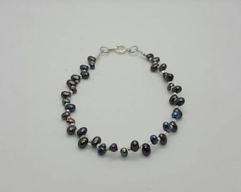Iridescent dark silver pearl bracelet (BR036)