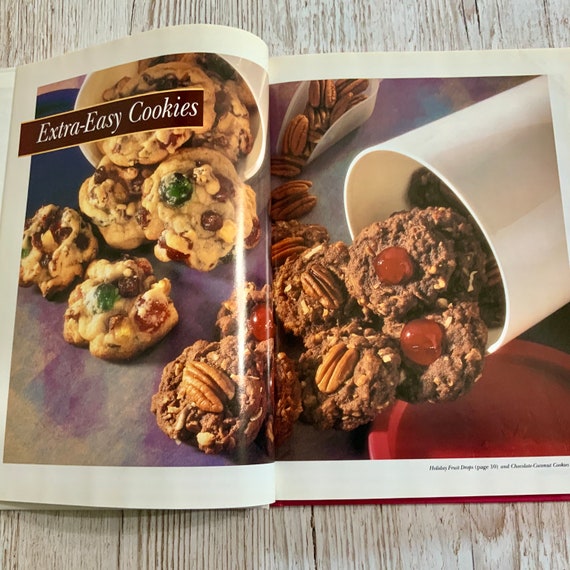 Chocolate Lover's Cookies Cookbook ©1993 Tupperware Hardcover 