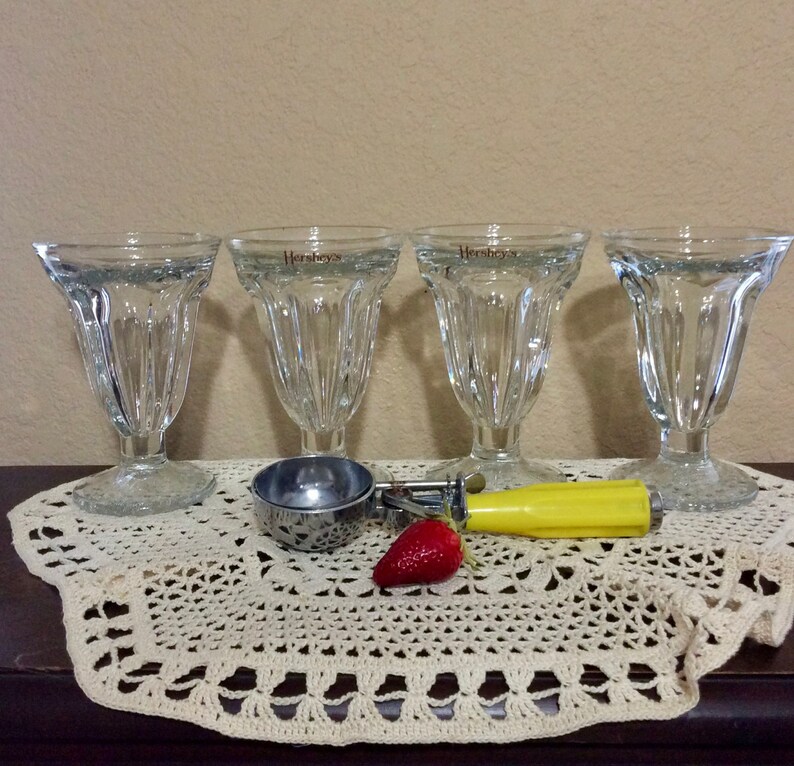 Sherbet Sundae Cups Parfait Pair of Retro Soda Fountain Glasses