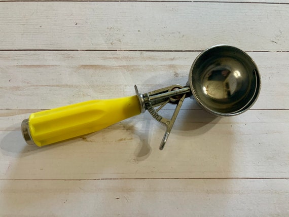 retro ice cream scoop