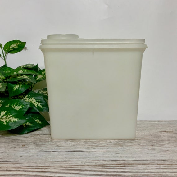 Vintage Tupperware small Cereal Keeper with lid clear plastic