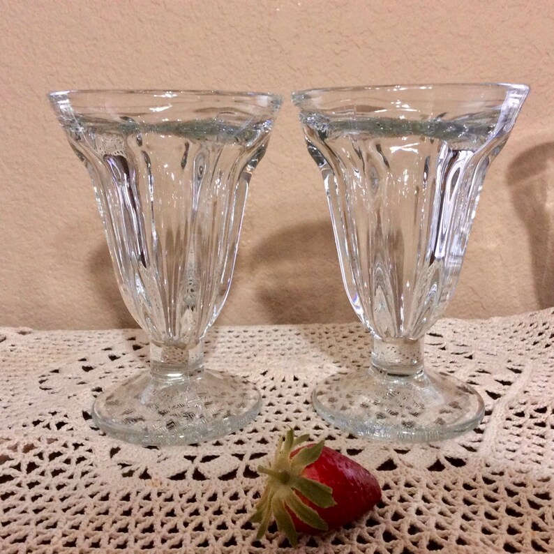 Sherbet Sundae Cups Parfait Pair of Retro Soda Fountain Glasses