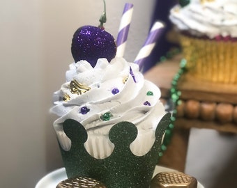 Fake Mardi Gras cupcakes/mask/Parade