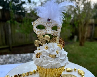 Faux Mardi Gras Cupcake: Masquerade Mask & Feathers
