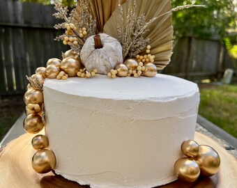 Faux Cake with Gold Ornaments and Palm Leaves – Glam Christmas Centerpiece Decor