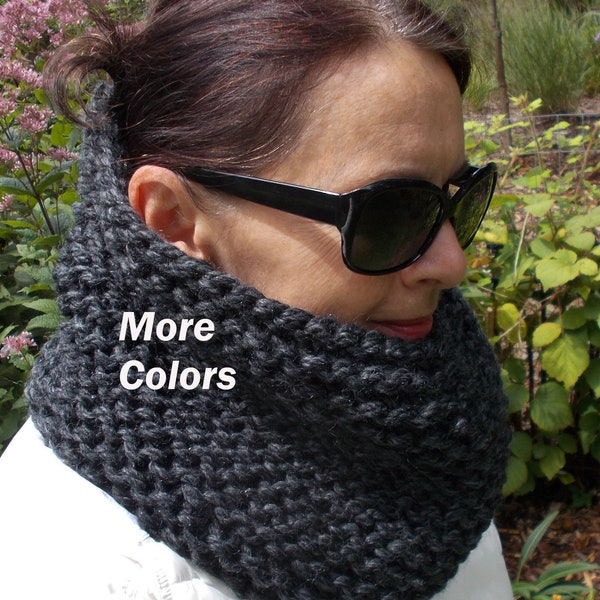 Chunky Hand Knit Cowl, Trendy Unisex Casual Dark Gray Heather Brown Pink Green Tweed Wool Blend Winter Scarf, Ready to Ship Gifts for Her