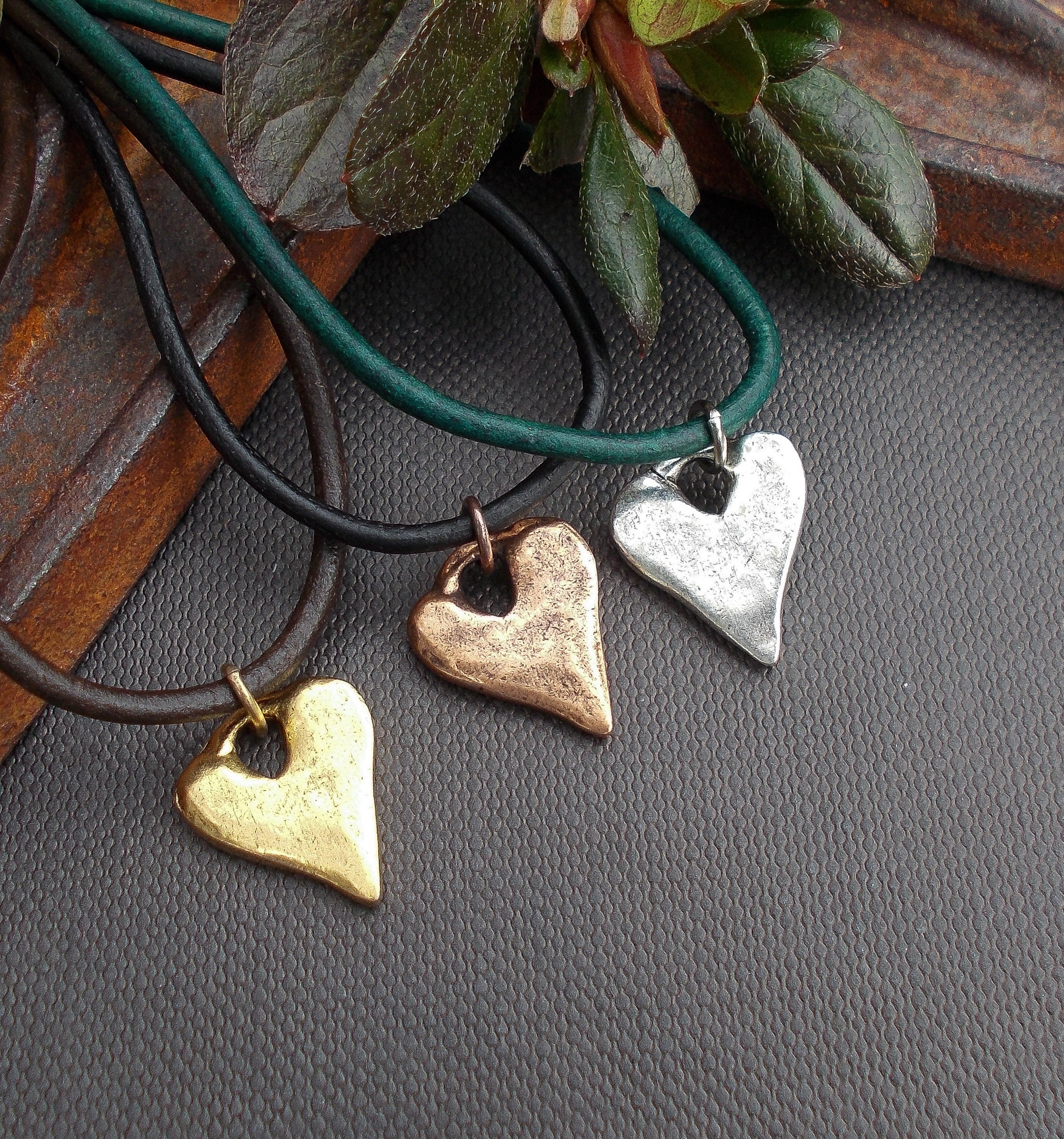 ネックレス・ペンダント Numbering Wavy Heart Leather Cord Necklace #5766 5BNY861 Rustic Heart Pendant on Leather Cord, Gold Silver or Copper