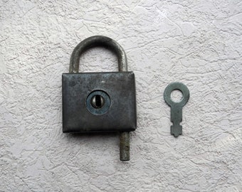 GDR lockable door with 4 Keys Unused Rare 
