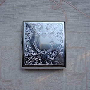 Cigarette case (#1) with automatic lid opening