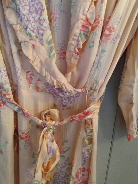 Needs Repair Antique 1940's Satiny Robe Dressing … - image 4