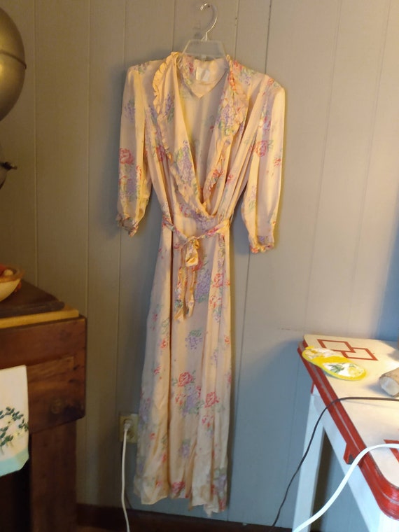 Needs Repair Antique 1940's Satiny Robe Dressing … - image 1
