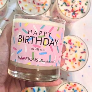 JOYEUX ANNIVERSAIRE 8 oz Gobelet confettis Cake Hamptons coulée à la main édition limitée 100 % soja bougie coulée à la main