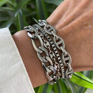 Layered grey stainless steel oval link and coffee bean bracelet for women - Textured figaro chain and soda tab unisex vintage steel bracelet