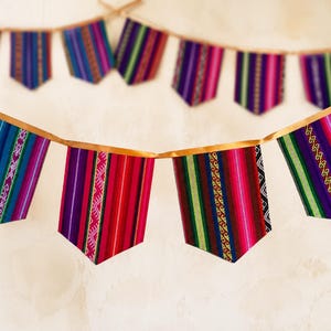 Guirnalda de Banderines Aguayo Peruano | Decoración Étnica Andina e Inca | Banderín Boho para Quinceañera, Boda y Cumpleaños