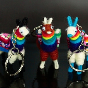Llavero de llama, Llama de cuello arcoiris, Magneto de Llama, decoracion etnica, regalo de aniversario, accesorio de regalo, charms