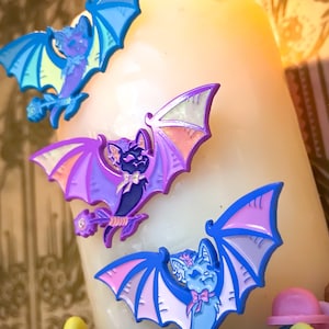 Pastel Bats Enamel Pins 2023, Bat Enamel Pins, Cute Bat Art, Creepy Cute Pins, Pastel Goth Pins, Vampire Pins, Happy Horror Pins, Bat Pins