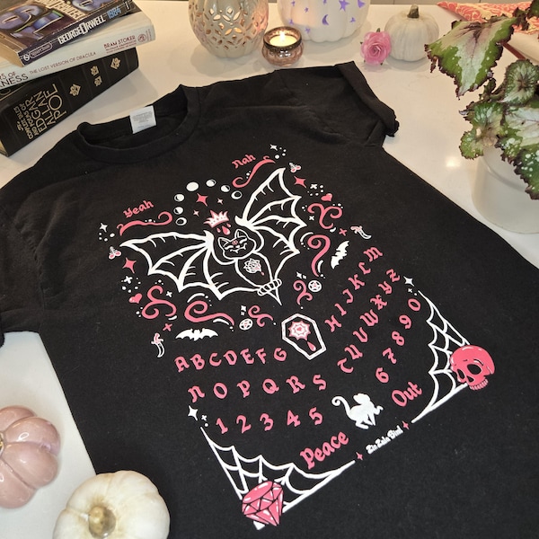Ouija T-Shirts, Ouija Brett T-Shirts, Fledermaus-T-Shirts, Fledermaus-T-Shirts, gruselige süße Shirts, Gothic Shirts, Pastell Goth T-Shirts, Kawaii Shirts