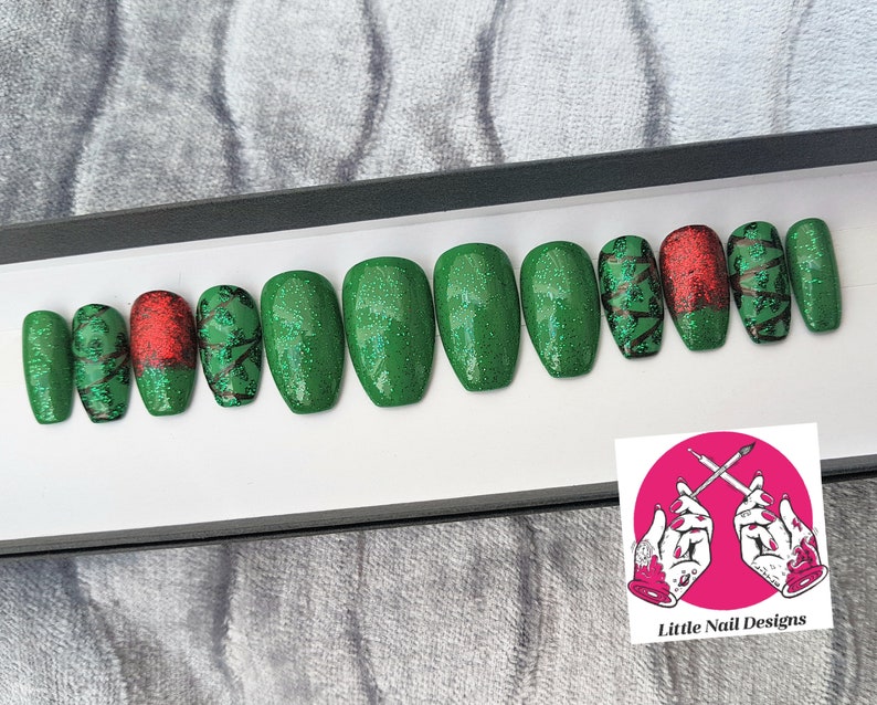 Poison Ivy Hand Painted False Nails  Cosplay  Halloween  image 0