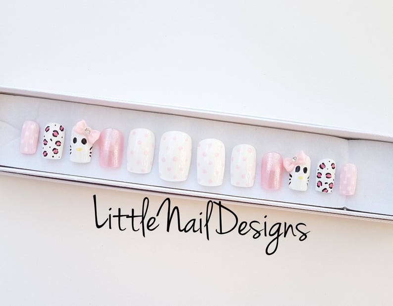 Hello Kitty False Nails Pink and White  Bow Charm  Cute image 2