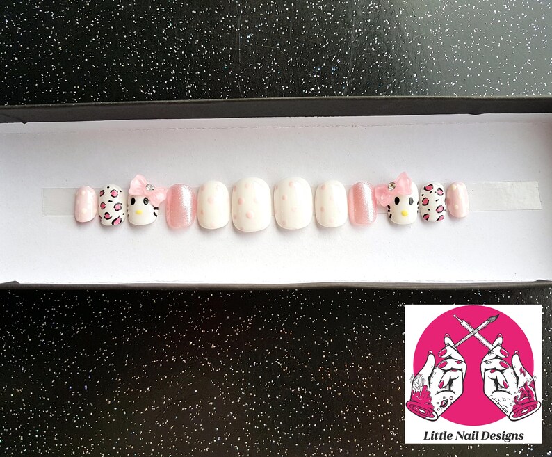 Hello Kitty False Nails Pink and White  Bow Charm  Cute image 1