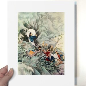 Op de afbeelding: Een schilderij dat Jezus afbeeldt terwijl hij een storm op zee kalmeert. Het schilderij is gemaakt in een traditionele stijl met de nadruk op de dramatische golven en de kalme figuur van Jezus. Het schilderij is geschilderd tegen een achtergrond van stormachtige wolken.